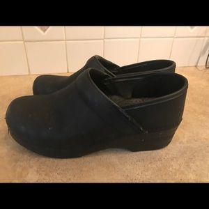 Dansko oiled Black Clogs size 39 (US 8.5/9)